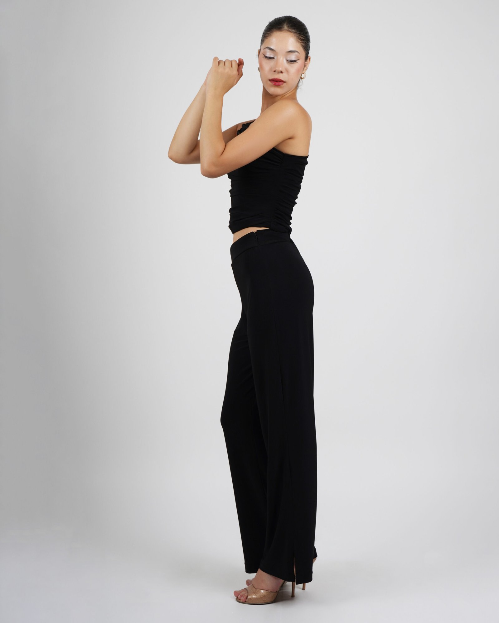 black-ruched-convertible-tango-top-black-wide-leg-tango-pants-04